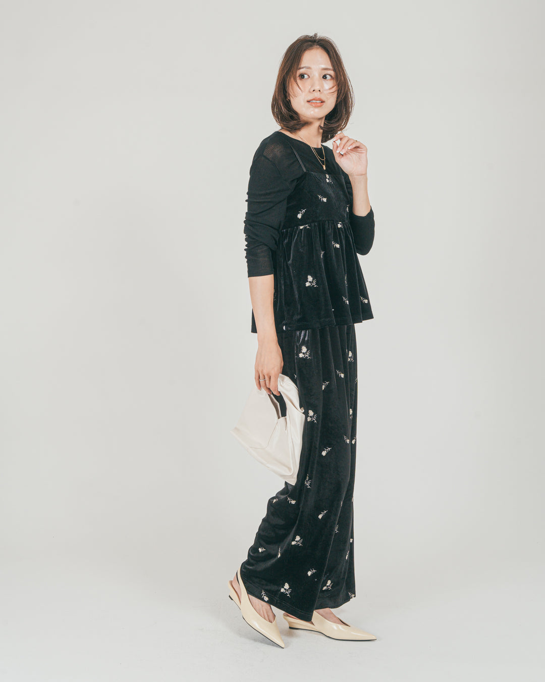 ［SET］Flower刺繍 ベロアペプラムキャミ + Flower刺繍 ベロアパンツ + ボートネックSheerリブニット（3SET）
