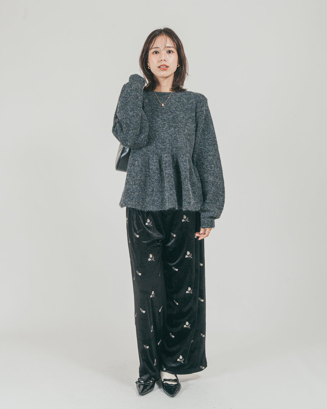 ［SET］モヘア Peplumニット + Flower刺繍 ベロアパンツ（2SET）