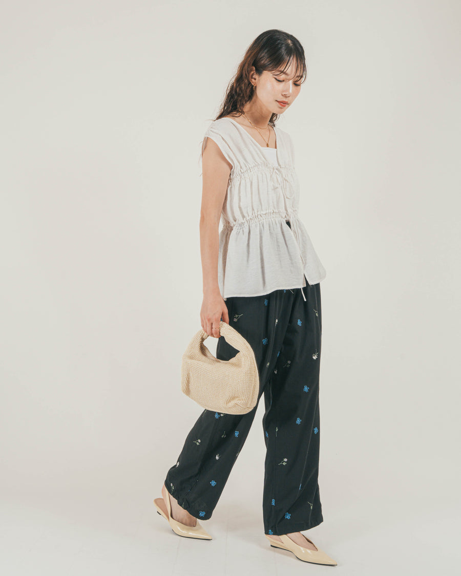 ［SET］リネンタッチShirringリボンブラウス + Flower刺繍リラックスパンツ（2SET）