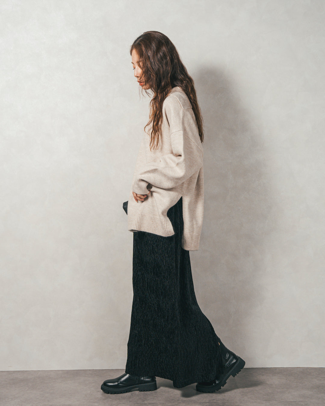 ［SET］サイドスリット襟付きスキッパーニット+ベロアNarrowスカート（2SET）