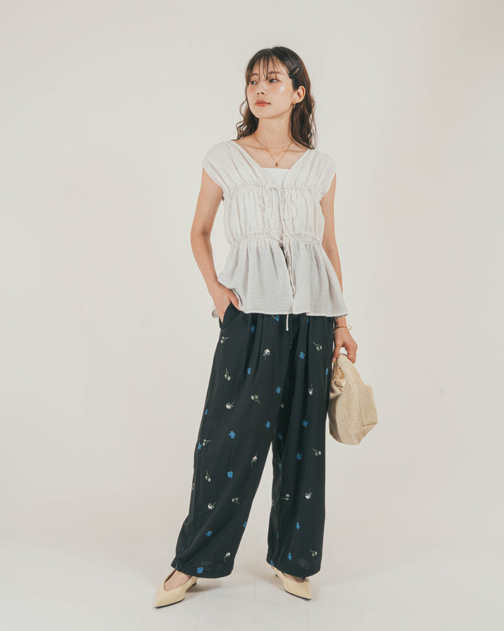 ［SET］リネンタッチShirringリボンブラウス + Flower刺繍リラックスパンツ（2SET）
