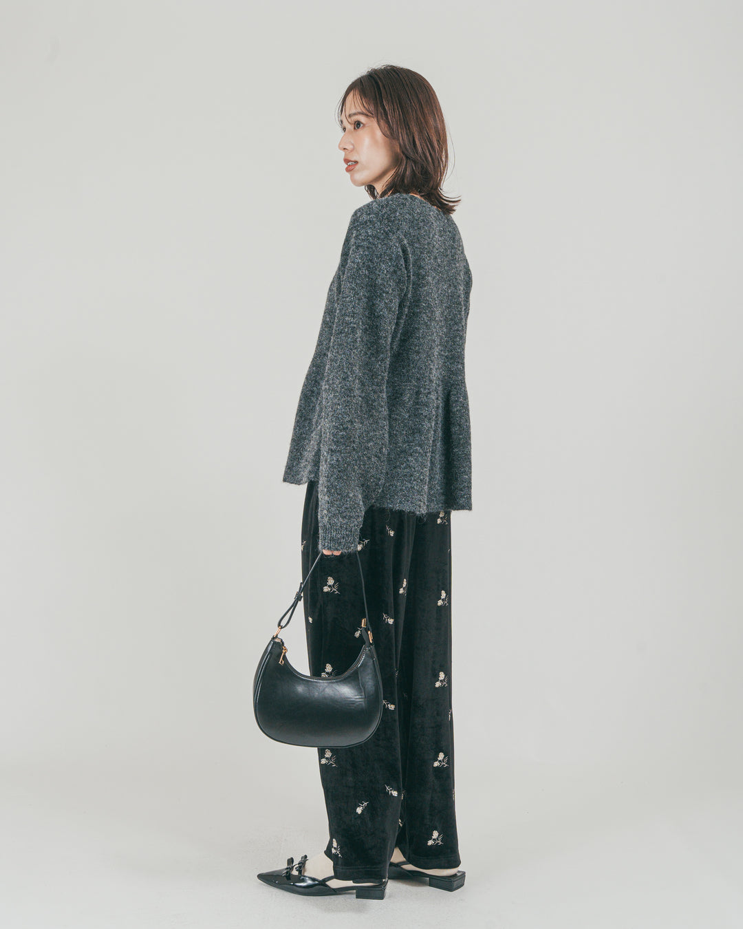 ［SET］モヘア Peplumニット + Flower刺繍 ベロアパンツ（2SET）