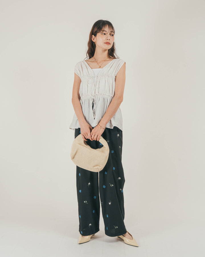 ［SET］リネンタッチShirringリボンブラウス + Flower刺繍リラックスパンツ（2SET）