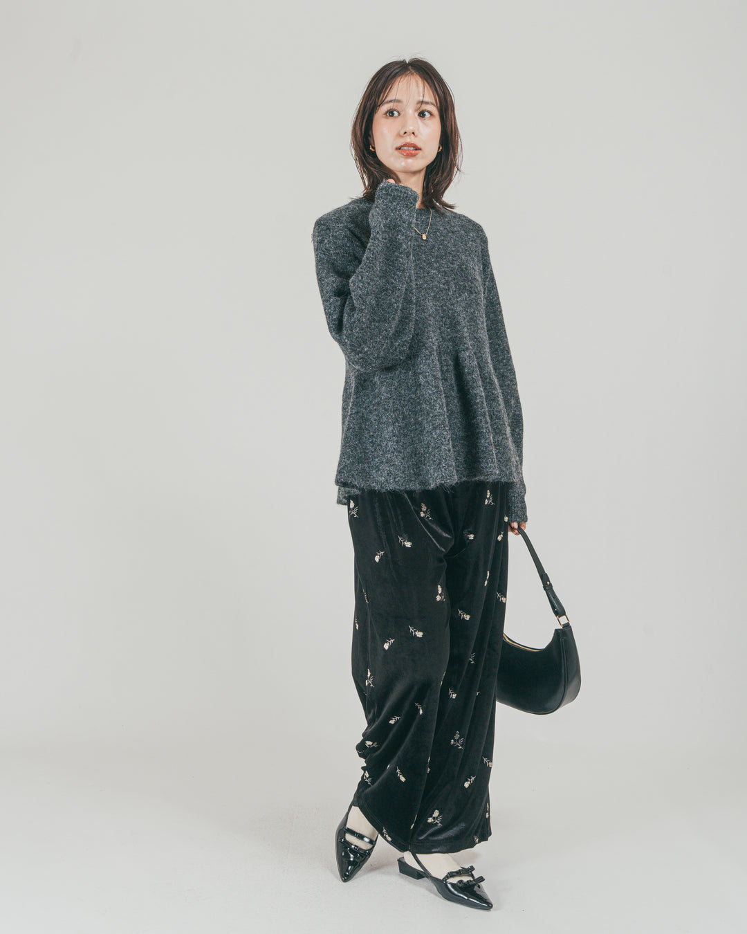［SET］モヘア Peplumニット + Flower刺繍 ベロアパンツ（2SET）