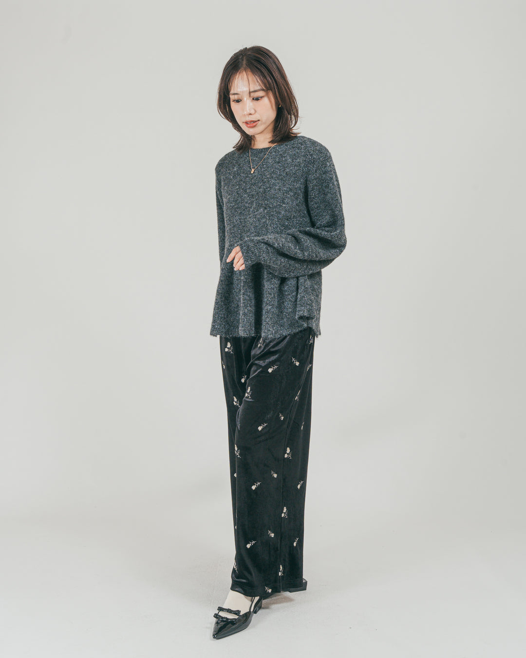 ［SET］モヘア Peplumニット + Flower刺繍 ベロアパンツ（2SET）