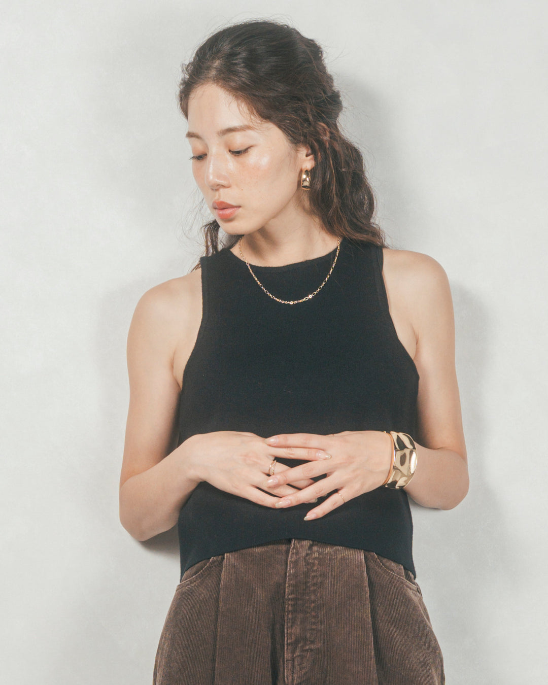 ［SET］メランジVネックニットレイヤードセット+Mellowサテン セミフレアスカート（2SET）