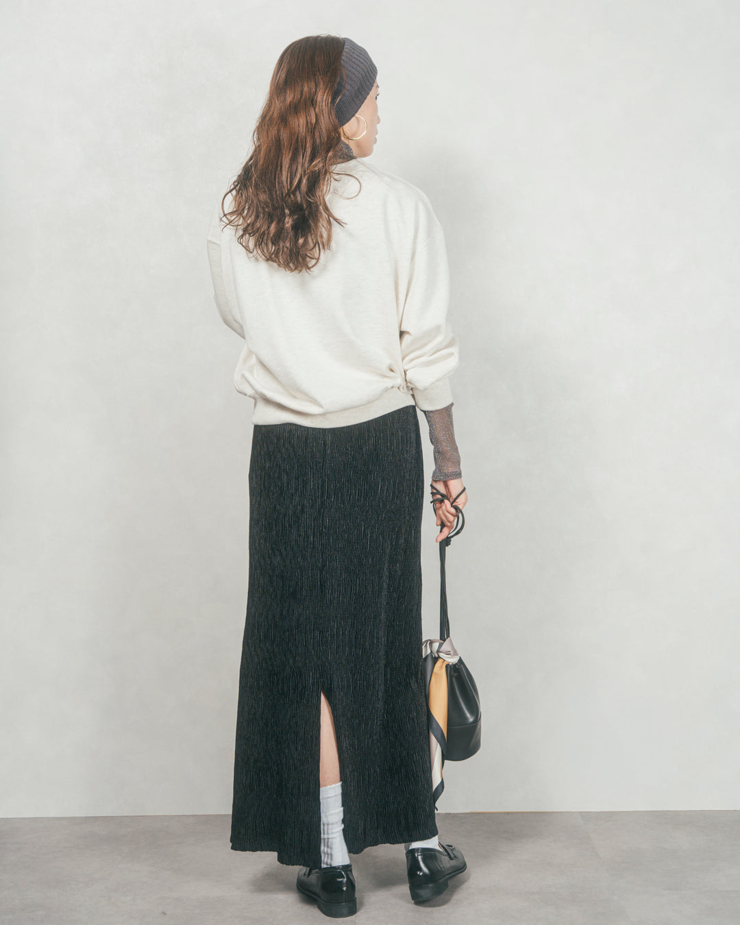 ［SET］フロントシリコンLogoスウェット+ベロアNarrowスカート