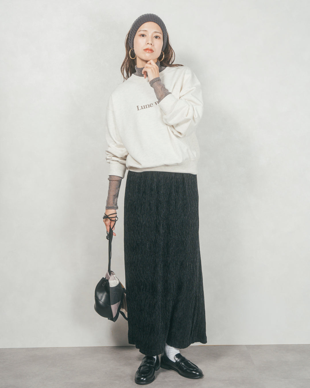 ［SET］フロントシリコンLogoスウェット+ベロアNarrowスカート