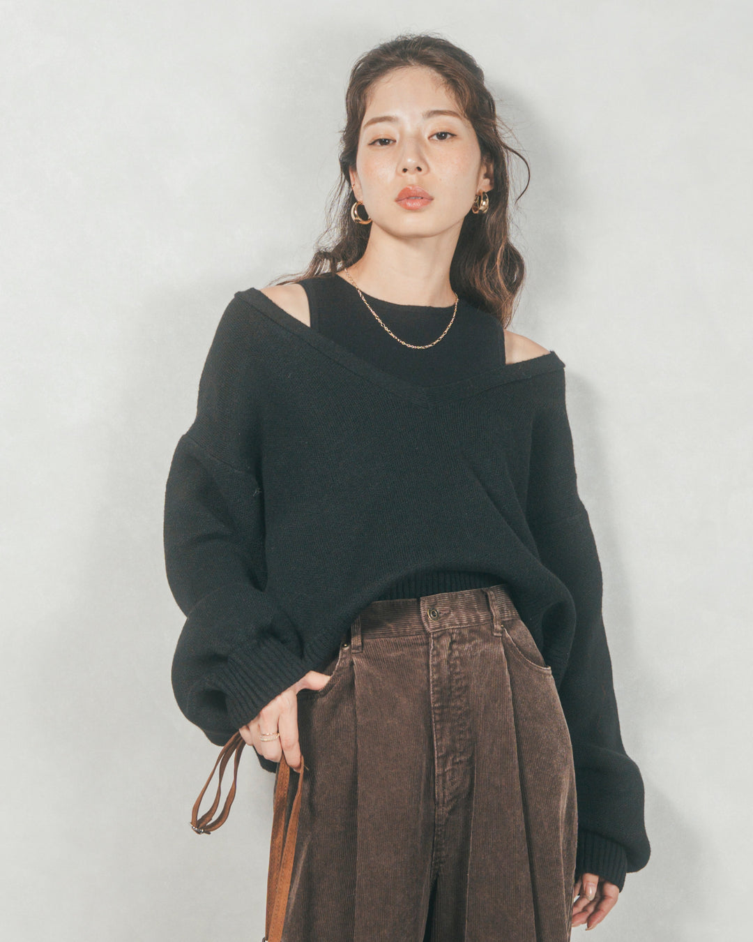 ［SET］メランジVネックニットレイヤードセット+Mellowサテン セミフレアスカート（2SET）