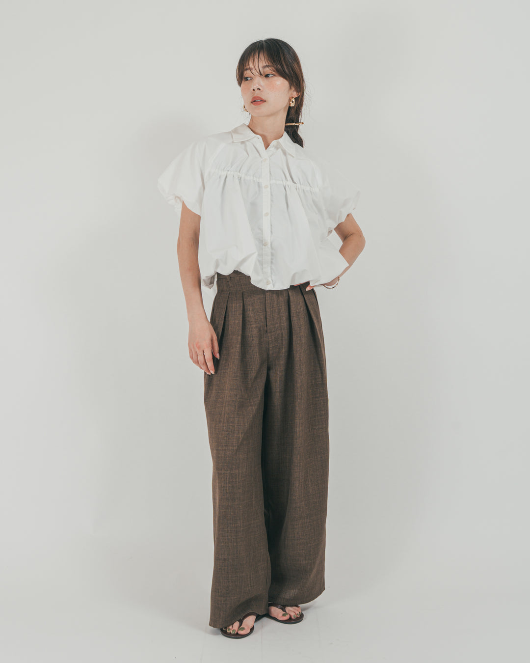 ［SET］バルーンShirringハーフスリーブシャツ + スラブTweedタックワイドパンツ（2SET）