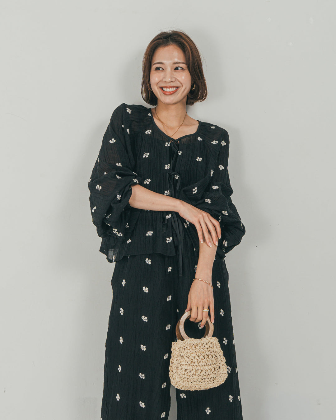［SET］フロントリボン刺繍 Veilブラウス + 刺繍 Veilロングパンツ（2SET）