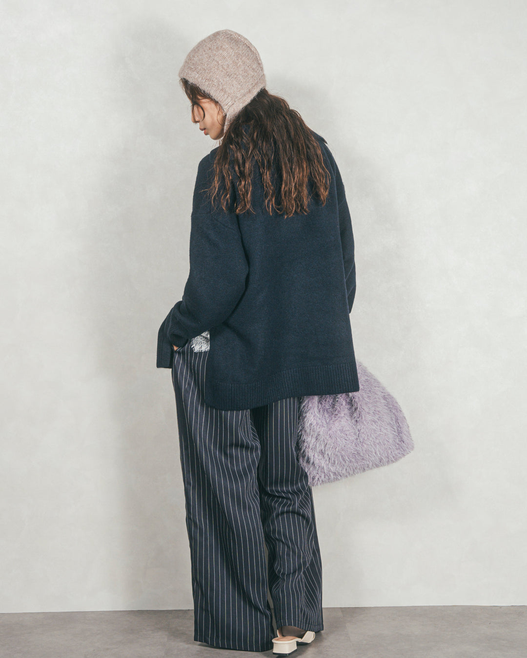 ［SET］サイドスリット襟付きスキッパーニット+Relaxストライプパンツ