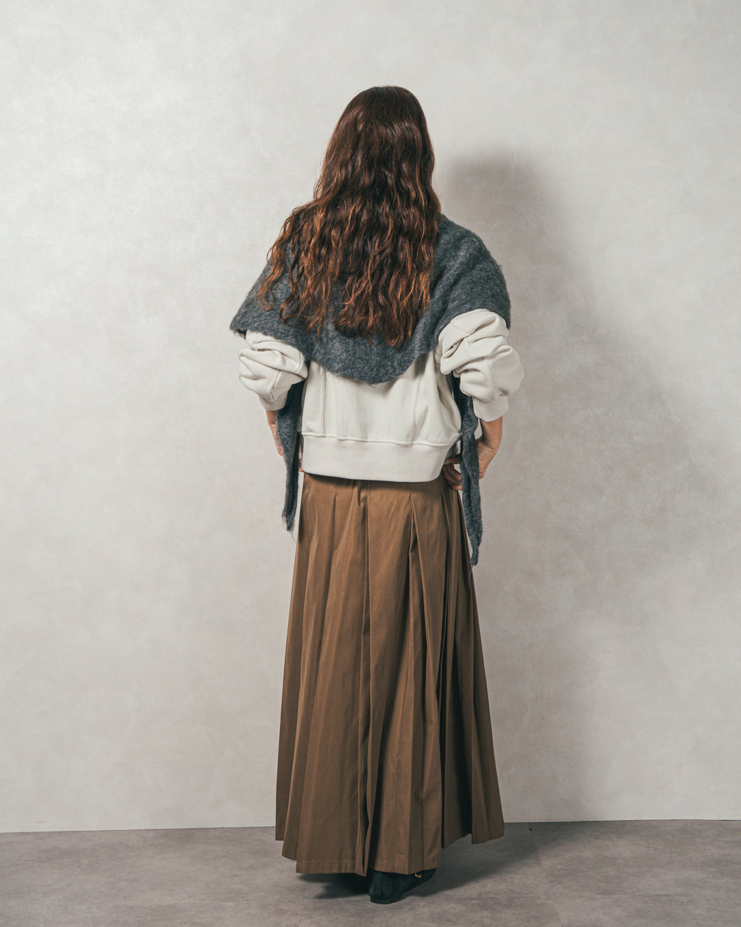 ラメ裏毛ボリュームスリーブトレーナー（OFF）