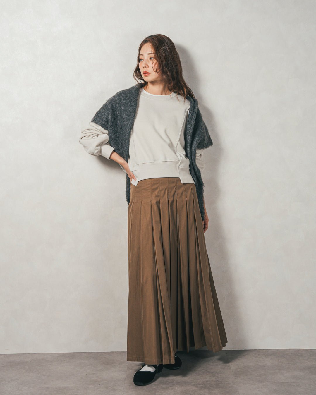 ラメ裏毛ボリュームスリーブトレーナー（OFF）