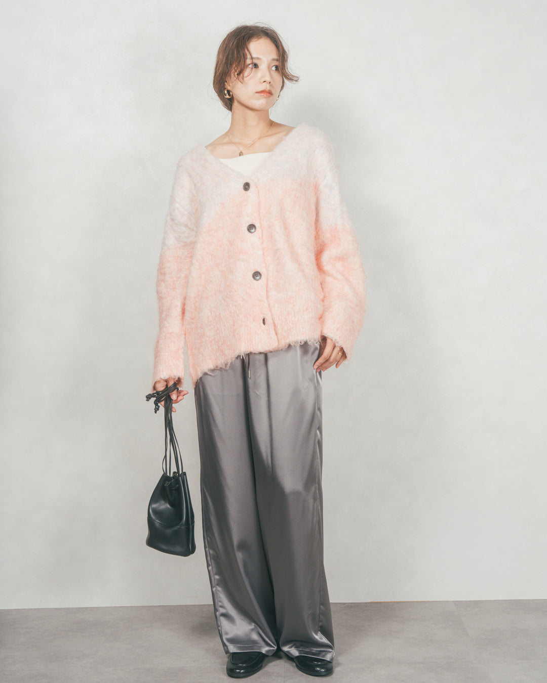 ［SET］Airyフェザー ニットカーディガン+Relaxサテンパンツ（2SET）