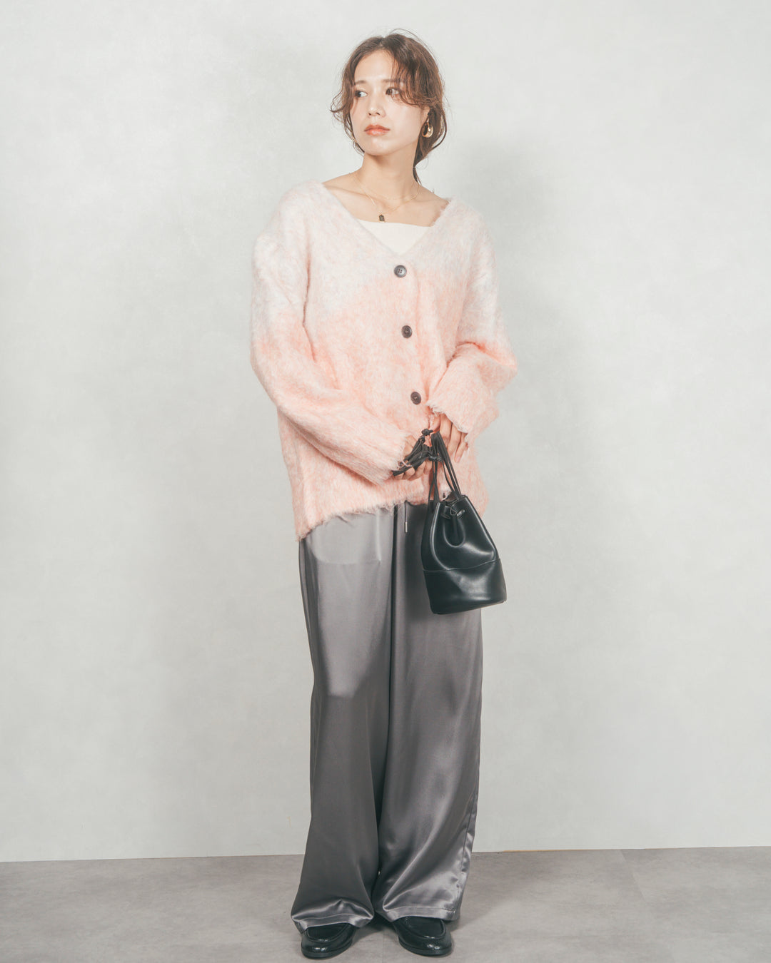 ［SET］Airyフェザー ニットカーディガン+Relaxサテンパンツ（2SET）