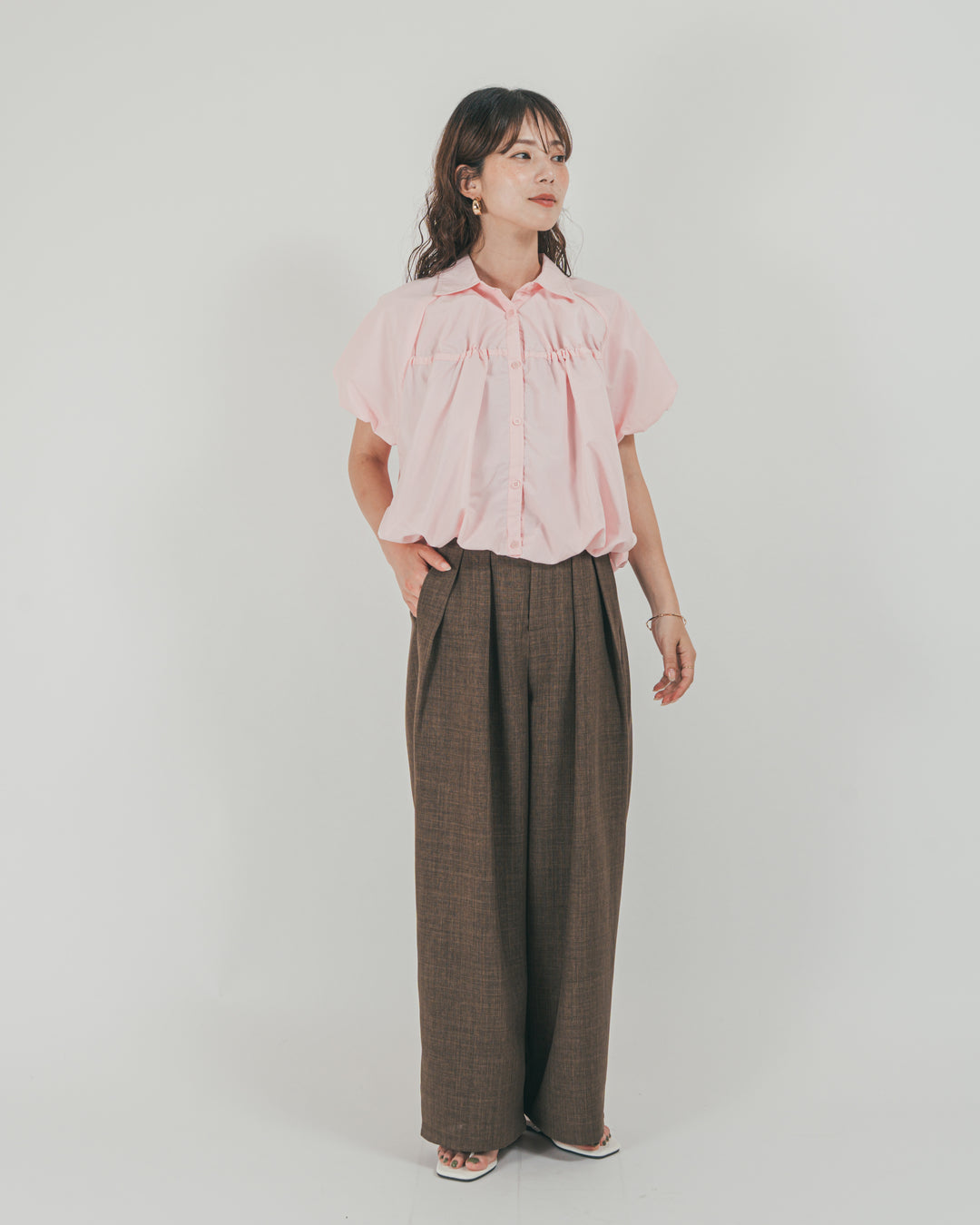 ［SET］バルーンShirringハーフスリーブシャツ + スラブTweedタックワイドパンツ（2SET）