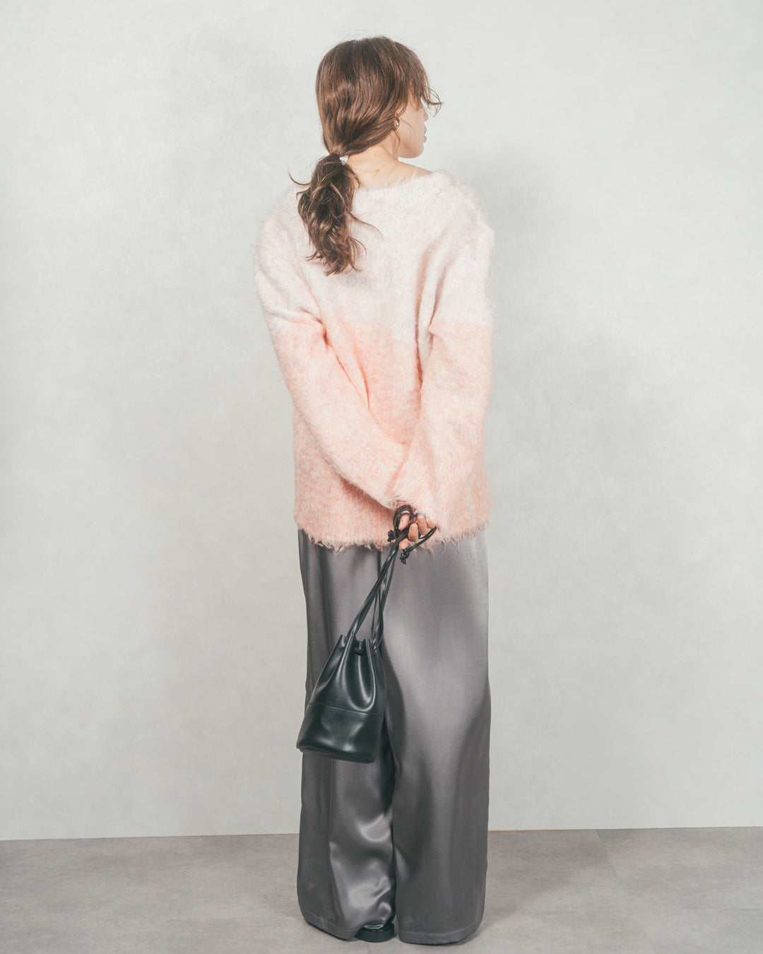 ［SET］Airyフェザー ニットカーディガン+Relaxサテンパンツ（2SET）