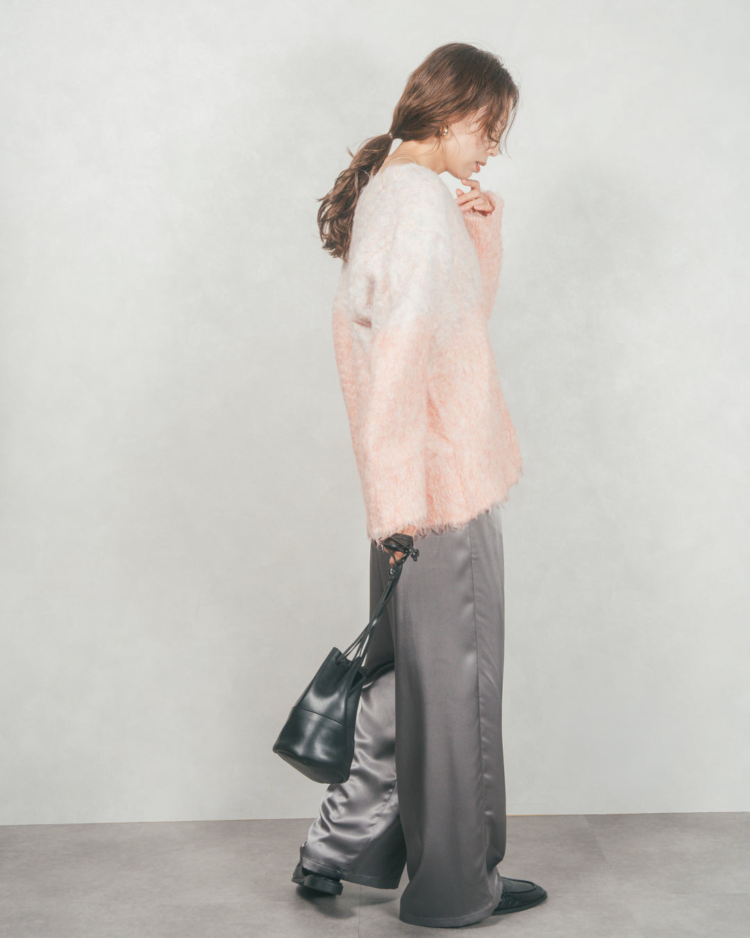 ［SET］Airyフェザー ニットカーディガン+Relaxサテンパンツ（2SET）