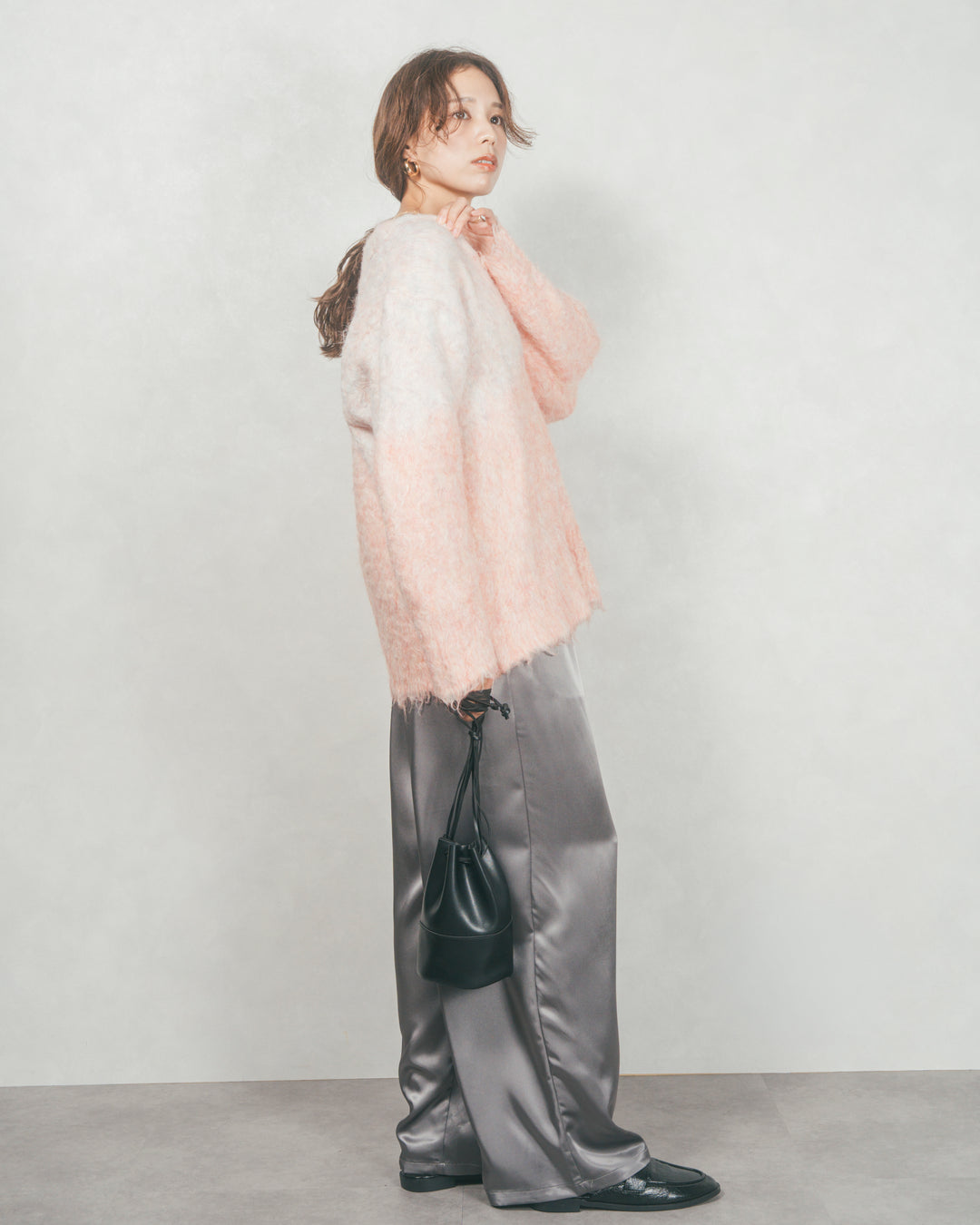 ［SET］Airyフェザー ニットカーディガン+Relaxサテンパンツ（2SET）