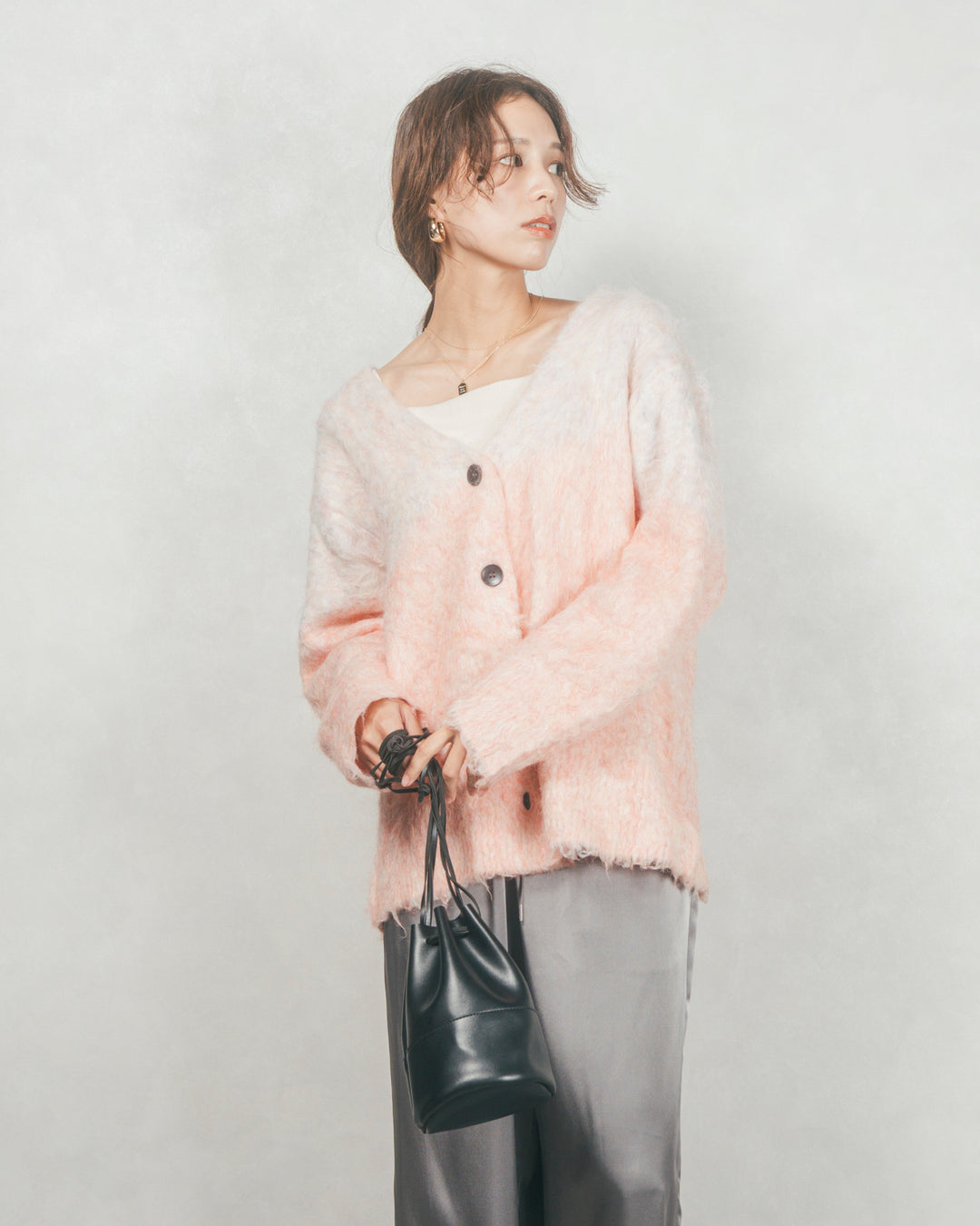 ［SET］Airyフェザー ニットカーディガン+Relaxサテンパンツ（2SET）