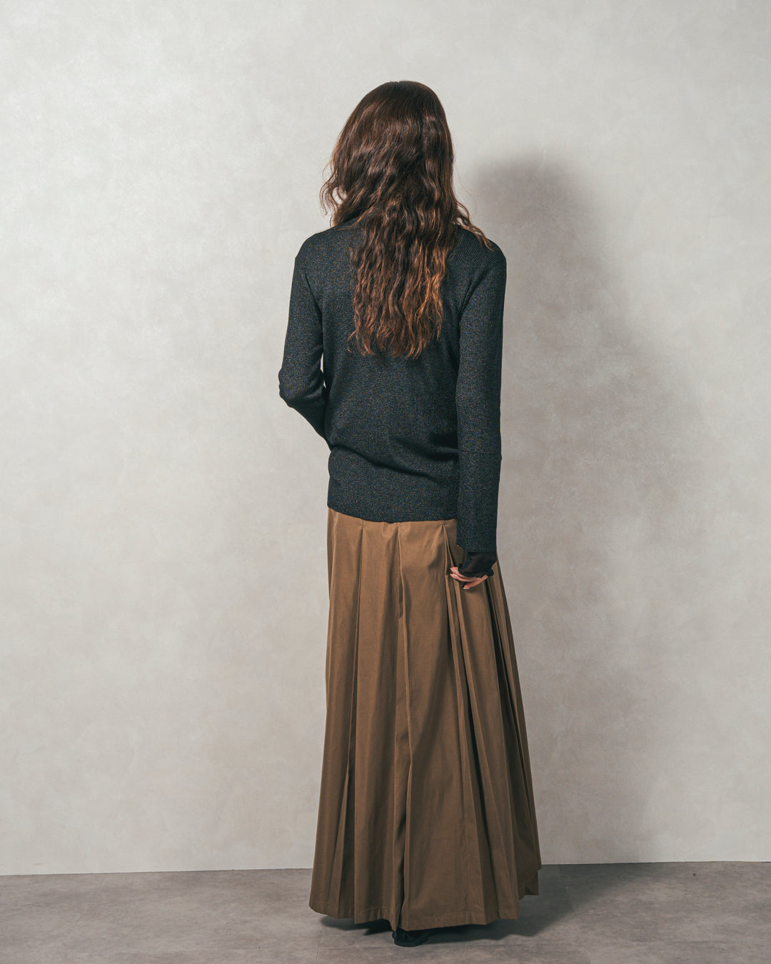 ［SET］袖レイヤードラメリブタートルニット+すっきり見えカップ付きキャミ+W-Tuckプリーツロングスカート（3SET）