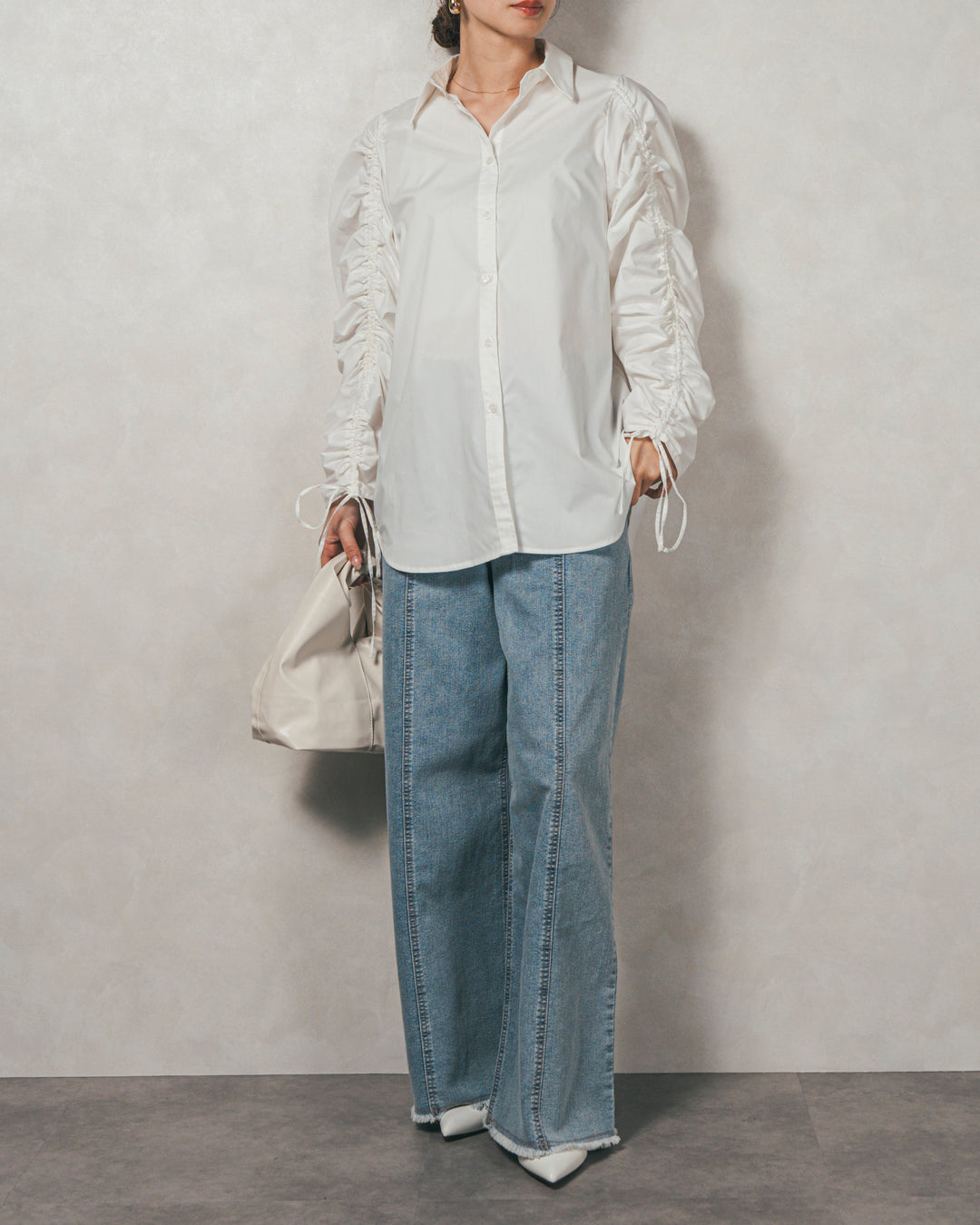 ［SET］ブロード袖ドロストデザインブラウス+2-Way Uネックメッシュニットベスト+センターシーム リラックスカラーデニム（3SET）