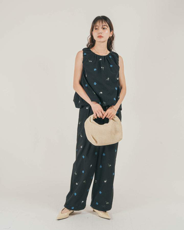 ［SET］Flower刺繍バルーンノースリブラウス + Flower刺繍リラックスパンツ（2SET）