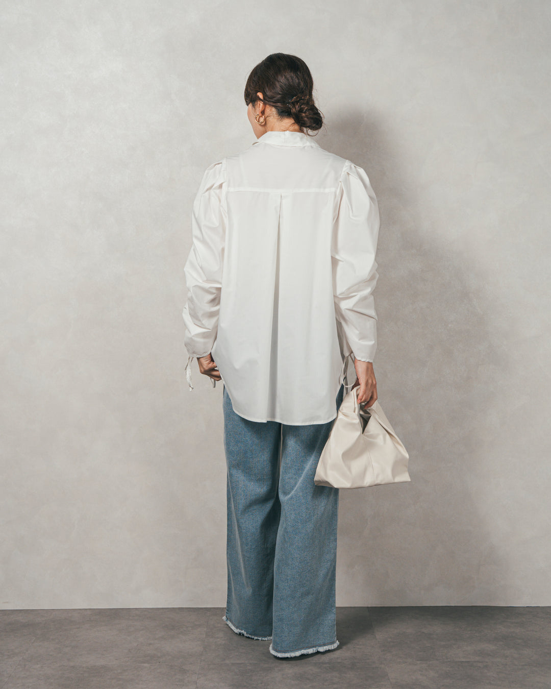 ［SET］ブロード袖ドロストデザインブラウス+2-Way Uネックメッシュニットベスト+センターシーム リラックスカラーデニム（3SET）