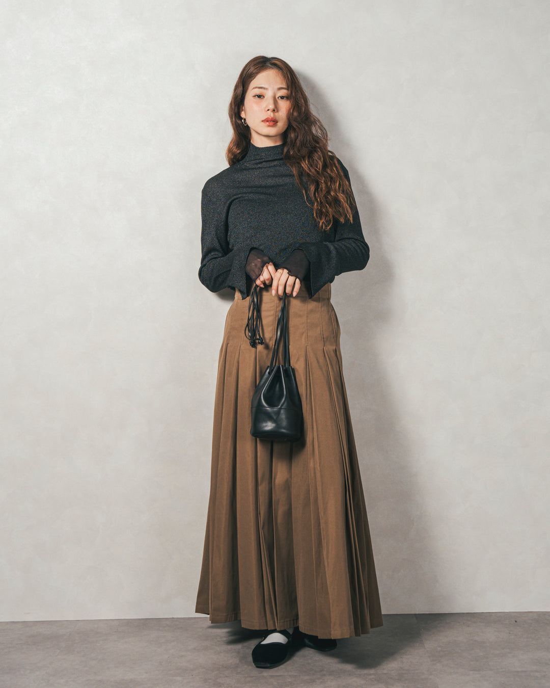 ［SET］袖レイヤードラメリブタートルニット+すっきり見えカップ付きキャミ+W-Tuckプリーツロングスカート（3SET）