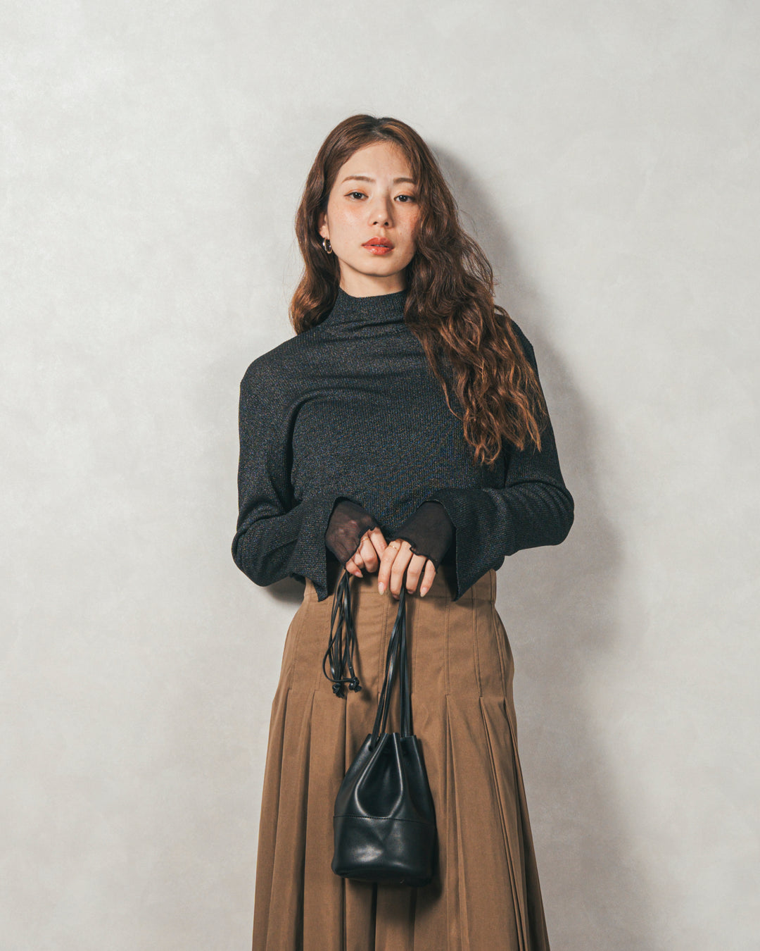 ［SET］袖レイヤードラメリブタートルニット+Tweedベロアサロペット（2SET）