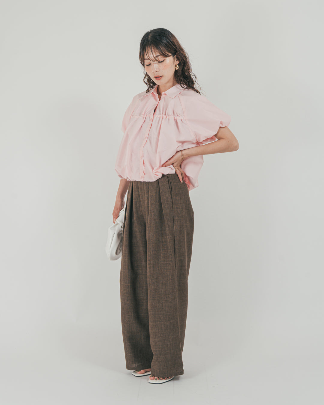 ［SET］バルーンShirringハーフスリーブシャツ + スラブTweedタックワイドパンツ（2SET）