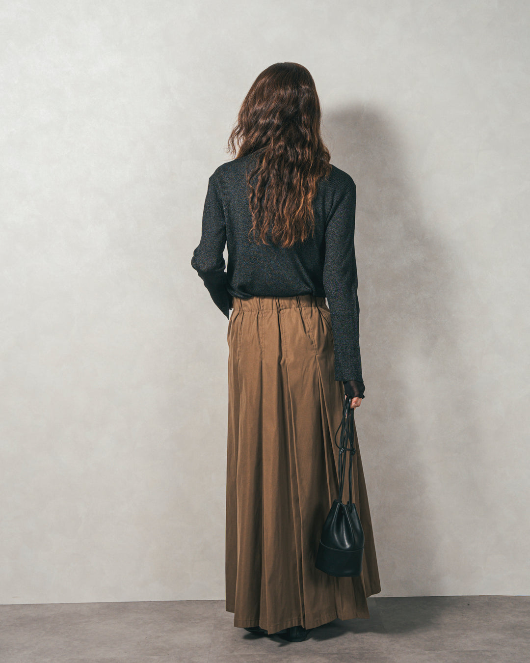 ［SET］袖レイヤードラメリブタートルニット+すっきり見えカップ付きキャミ+W-Tuckプリーツロングスカート（3SET）