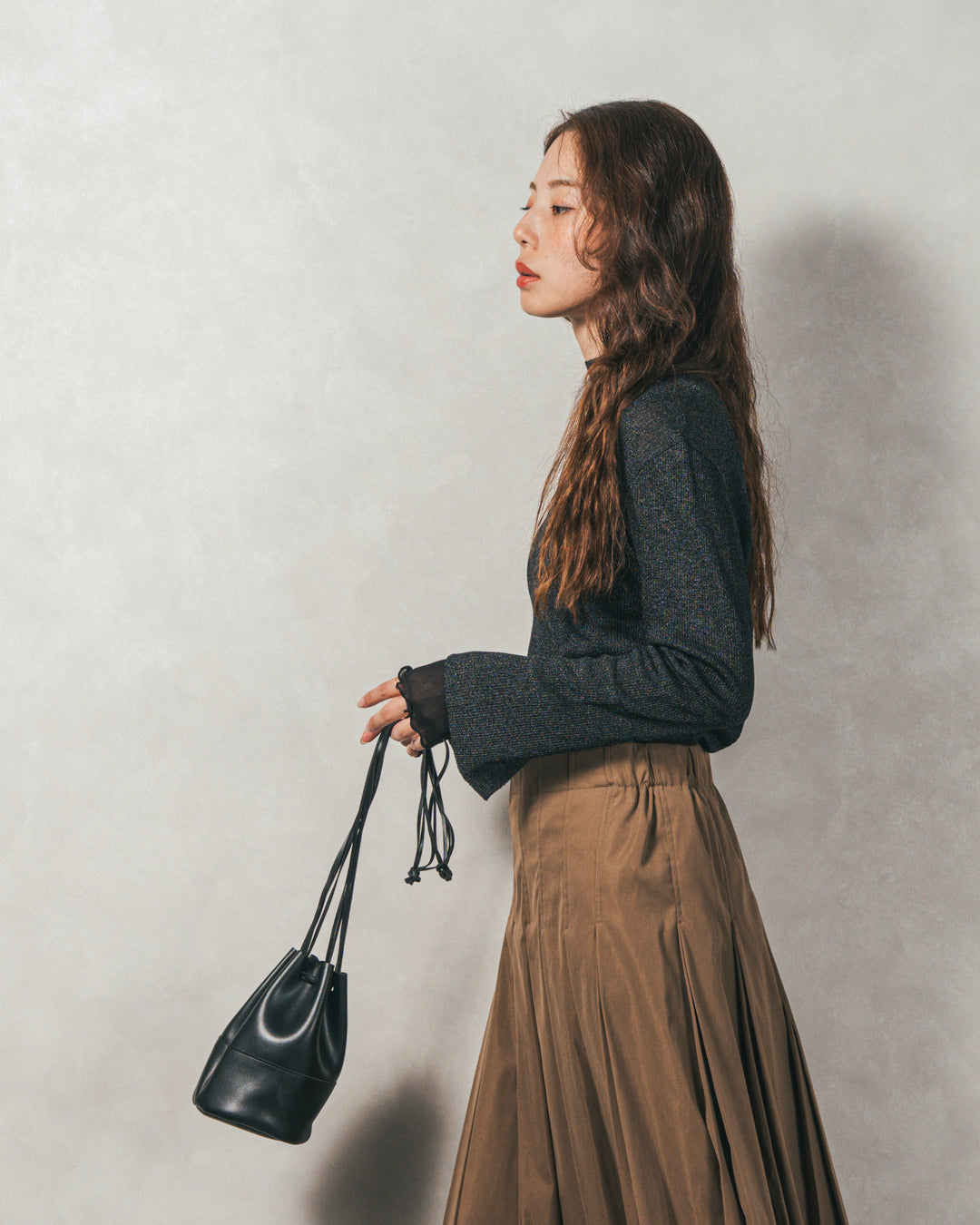 袖レイヤードラメリブタートルニット (BLACK)