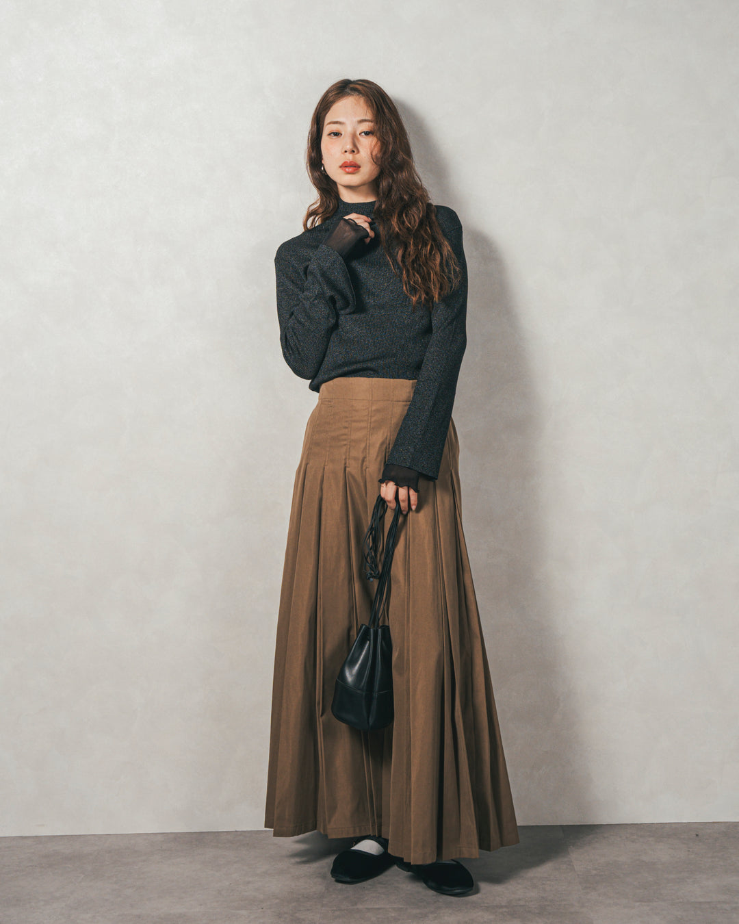 ［SET］袖レイヤードラメリブタートルニット+すっきり見えカップ付きキャミ+W-Tuckプリーツロングスカート（3SET）