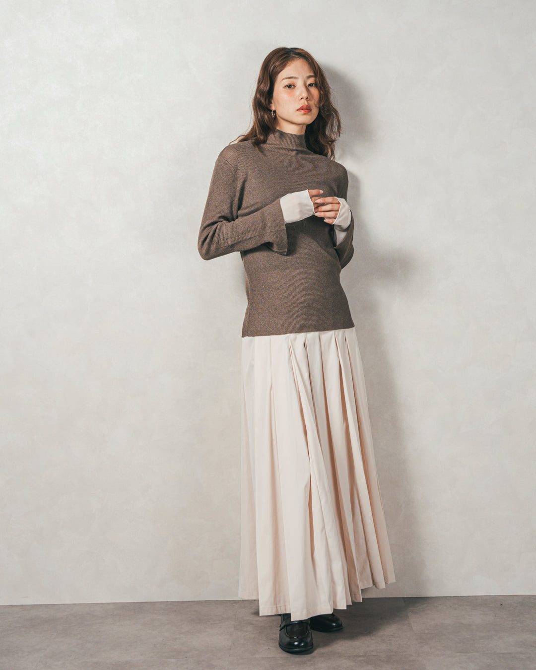 ［SET］袖レイヤードラメリブタートルニット+すっきり見えカップ付きキャミ+W-Tuckプリーツロングスカート（3SET）