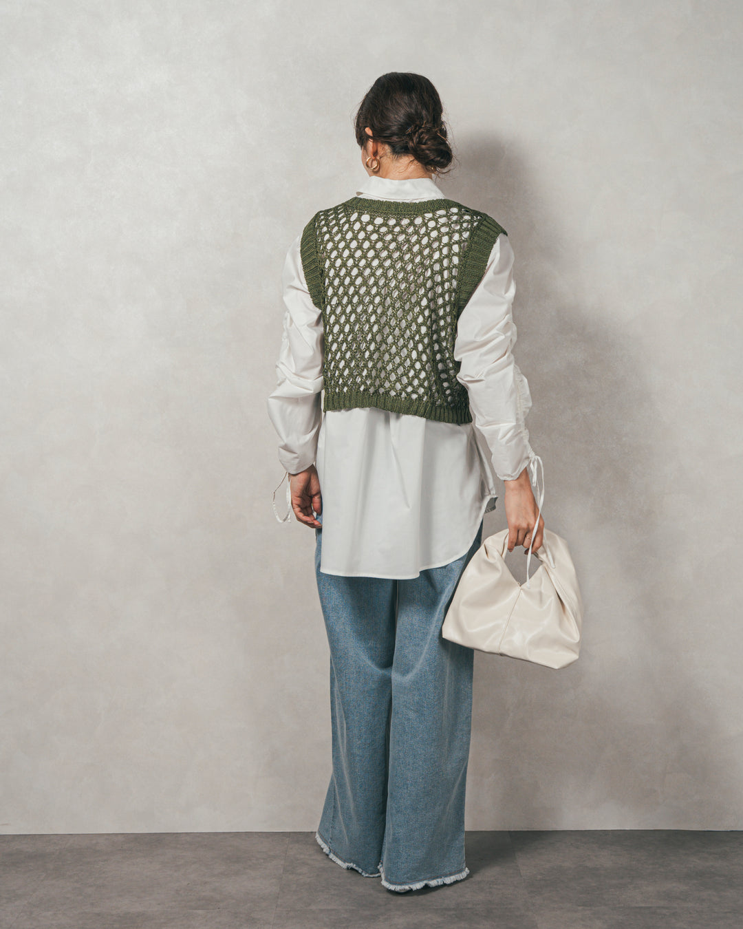 ［SET］ブロード袖ドロストデザインブラウス+2-Way Uネックメッシュニットベスト+センターシーム リラックスカラーデニム（3SET）