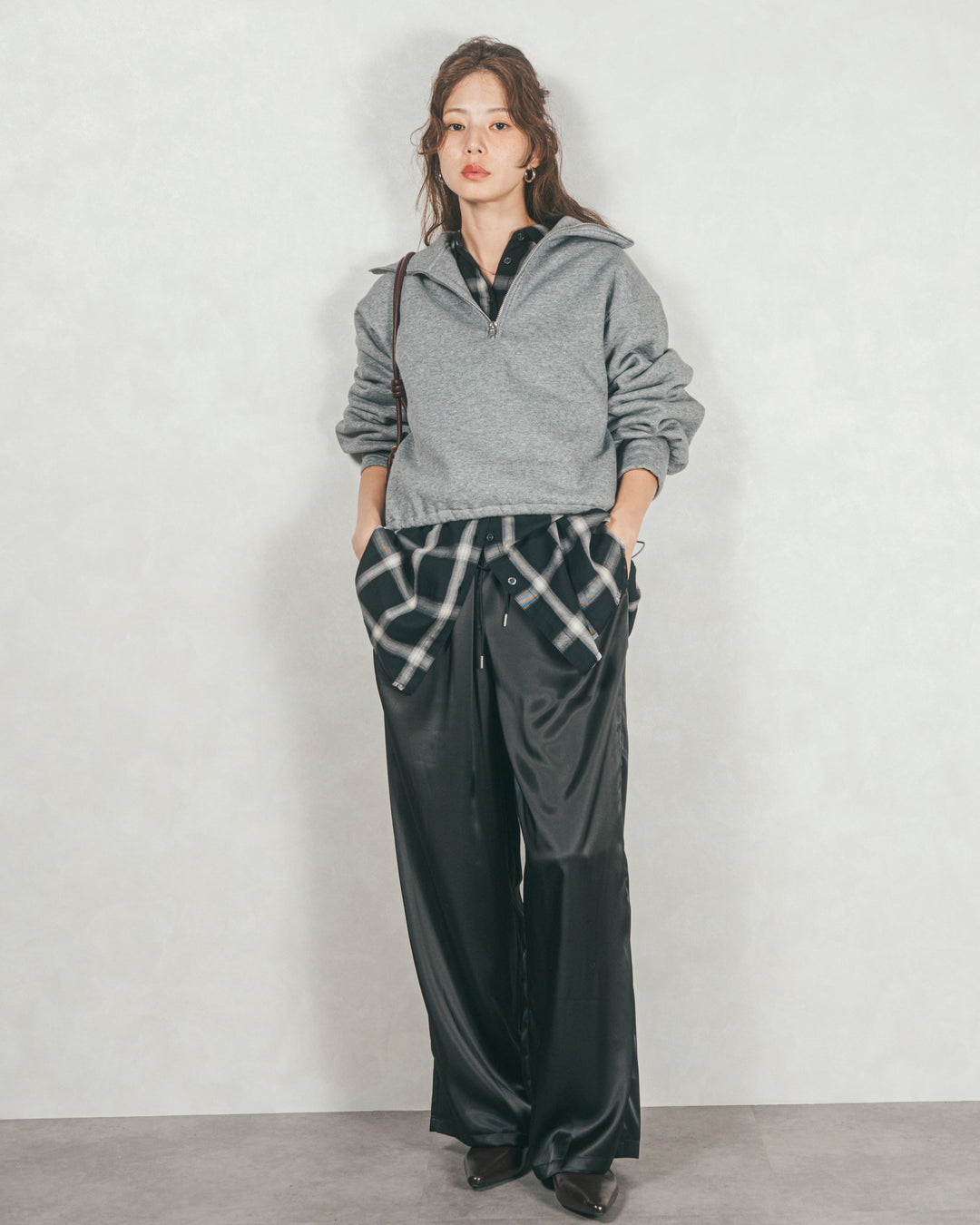 ［SET］裏起毛ハーフZipスウェット+Looseチェックシャツ+Relaxサテンパンツ