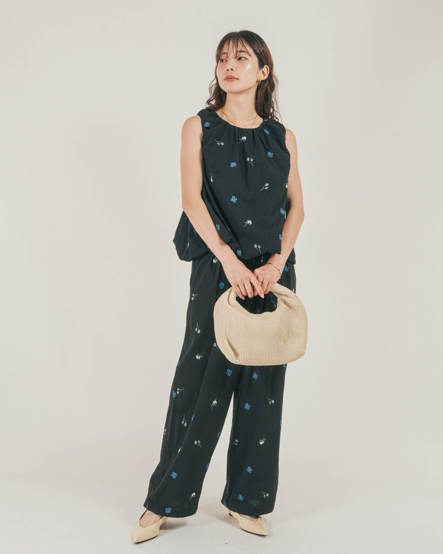 ［SET］Flower刺繍バルーンノースリブラウス + Flower刺繍リラックスパンツ（2SET）