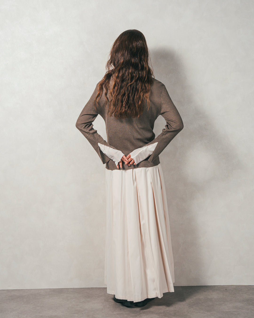 ［SET］袖レイヤードラメリブタートルニット+すっきり見えカップ付きキャミ+W-Tuckプリーツロングスカート（3SET）