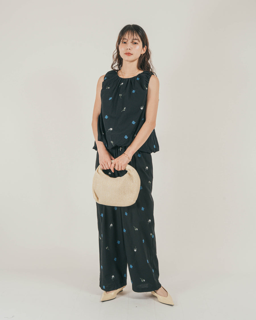 ［SET］Flower刺繍バルーンノースリブラウス + Flower刺繍リラックスパンツ（2SET）