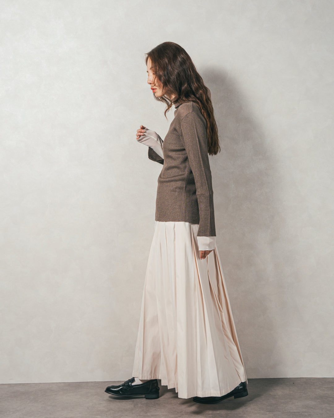 ［SET］袖レイヤードラメリブタートルニット+すっきり見えカップ付きキャミ+W-Tuckプリーツロングスカート（3SET）