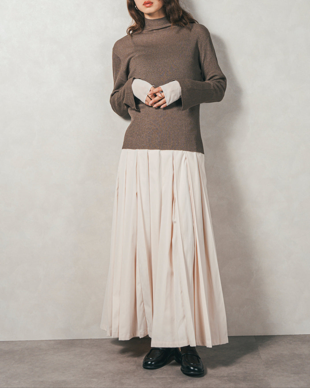 ［SET］袖レイヤードラメリブタートルニット+すっきり見えカップ付きキャミ+W-Tuckプリーツロングスカート（3SET）