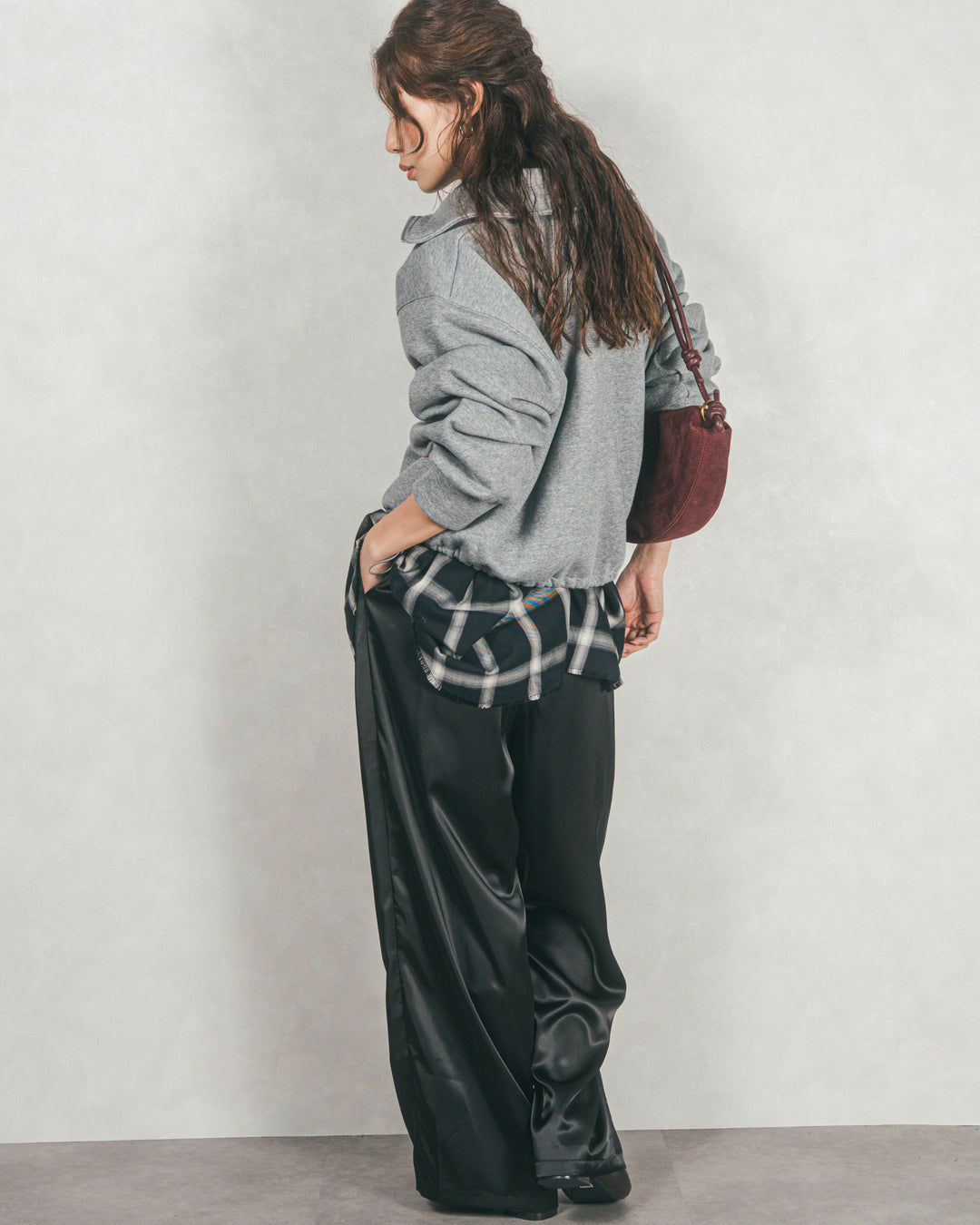 ［SET］裏起毛ハーフZipスウェット+Looseチェックシャツ+Relaxサテンパンツ