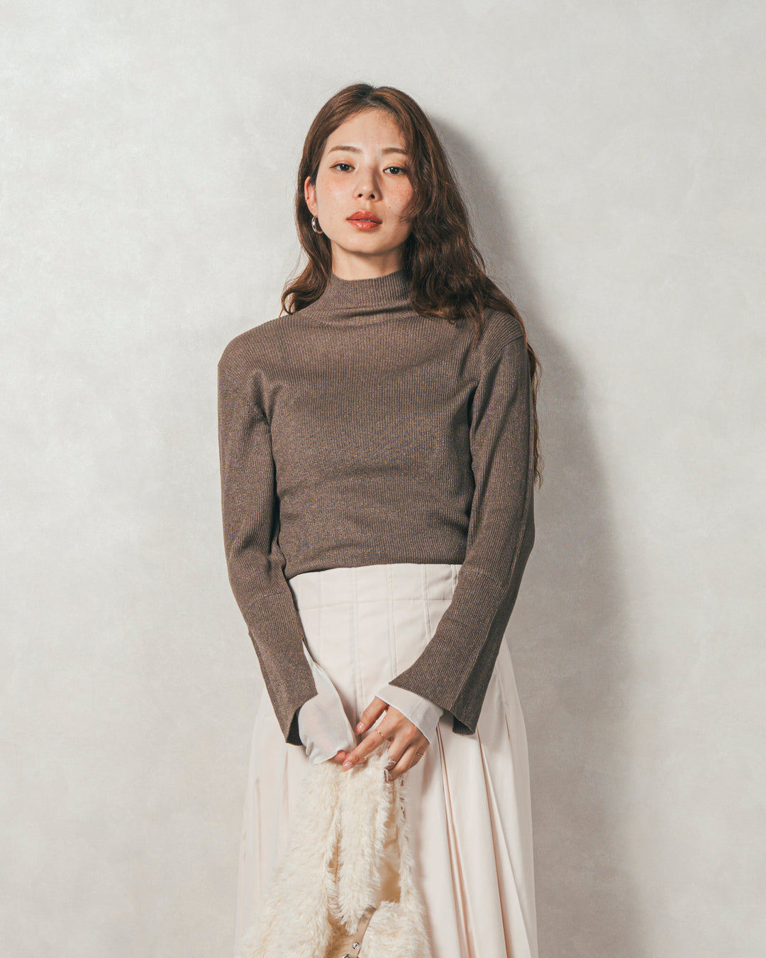 袖レイヤードラメリブタートルニット (KHAKI)