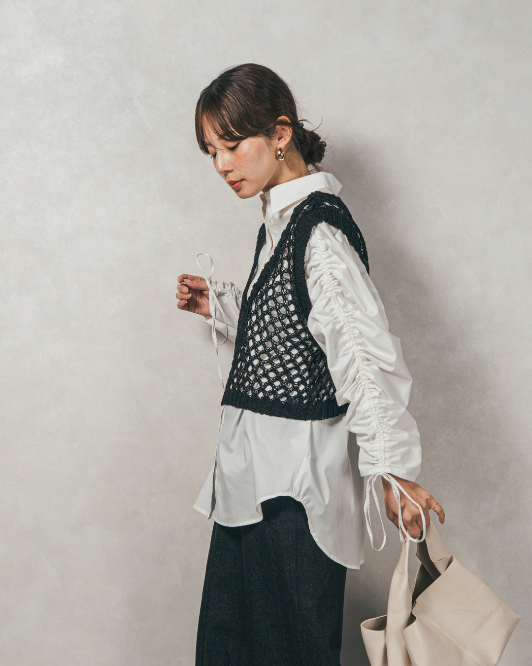 ［SET］ブロード袖ドロストデザインブラウス+2-Way Uネックメッシュニットベスト+フロントスリット Iラインデニムスカート（3SET）