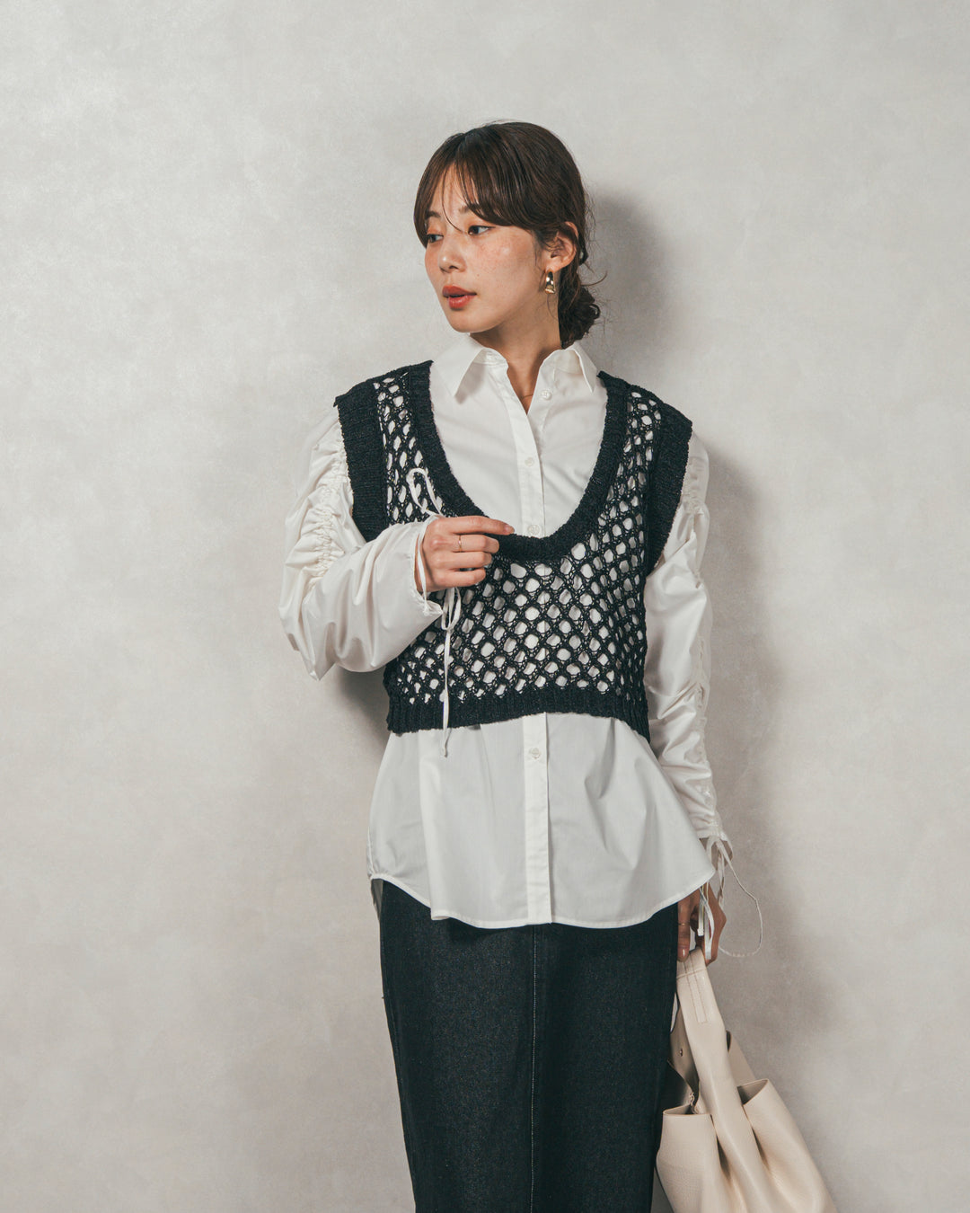 ［SET］ブロード袖ドロストデザインブラウス+2-Way Uネックメッシュニットベスト+フロントスリット Iラインデニムスカート（3SET）