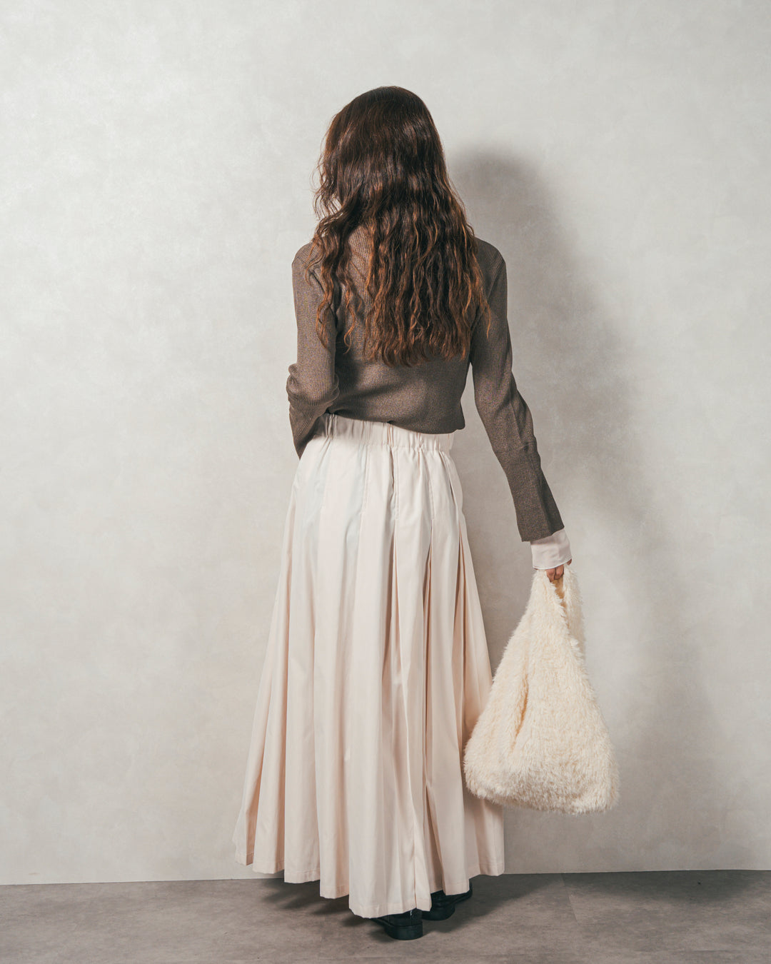 ［SET］袖レイヤードラメリブタートルニット+すっきり見えカップ付きキャミ+W-Tuckプリーツロングスカート（3SET）