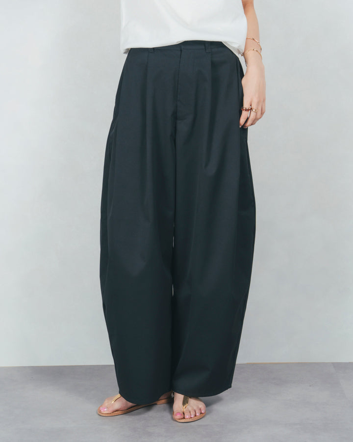 サイドタックコクーンパンツ(BLACK)