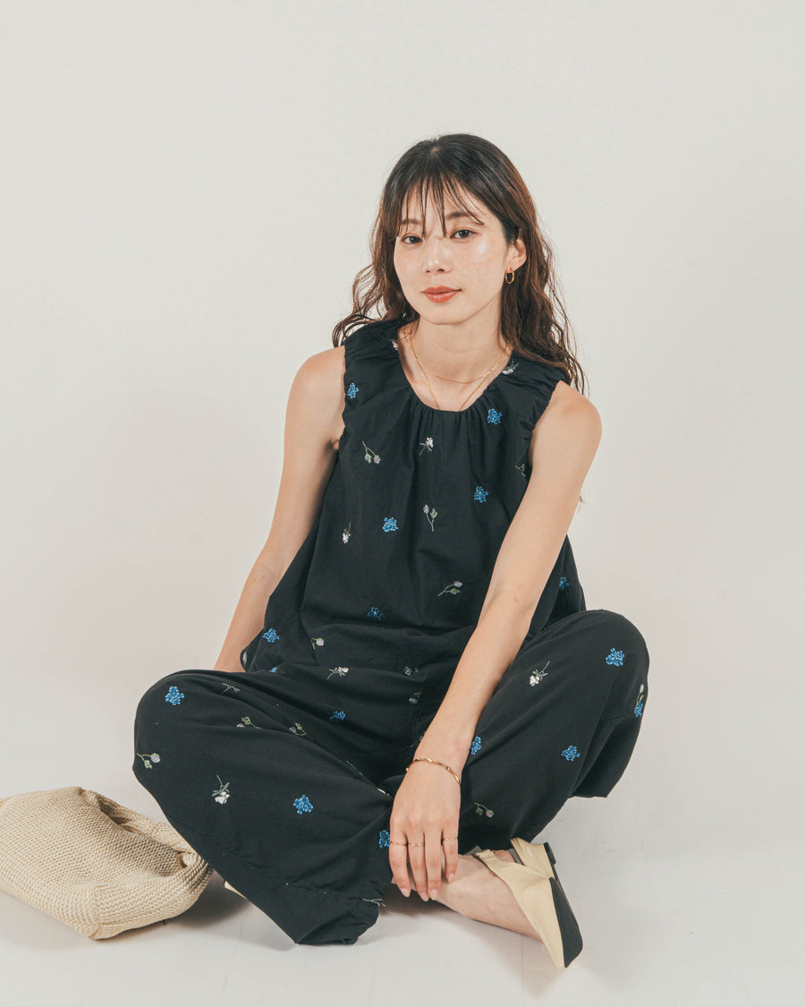 ［SET］Flower刺繍バルーンノースリブラウス + Flower刺繍リラックスパンツ（2SET）